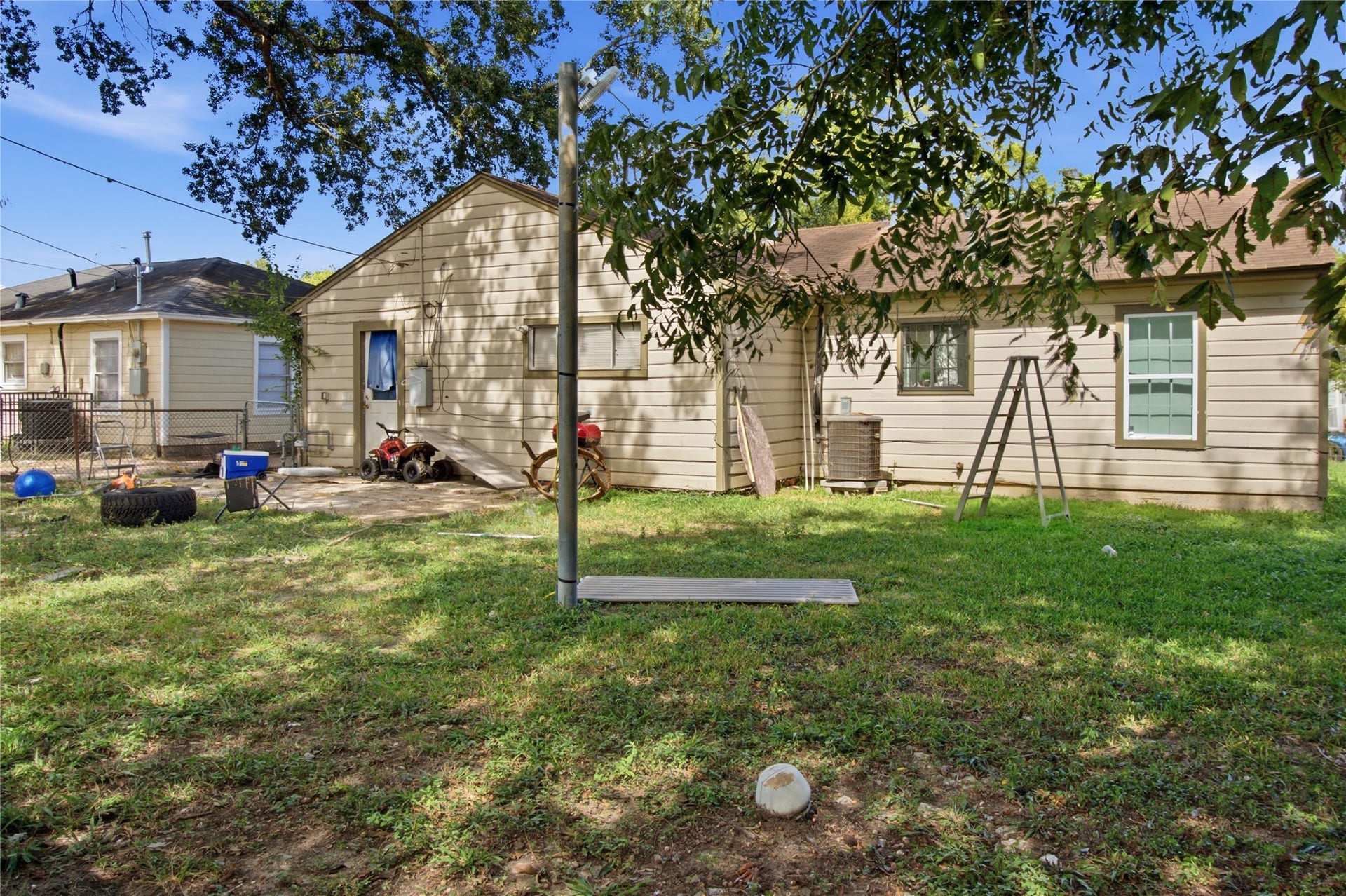 6038 Belmark Street, Houston, TX 77033 6038 Belmark Street, Houston, TX 77033