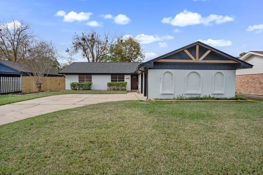 Property photo for 2310 Woodwind Way, League City, TX