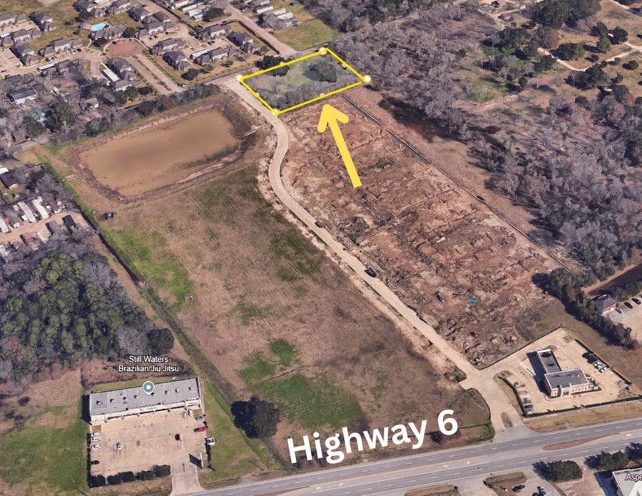 Property photo for 1300 Dickinson Road, Alvin, TX