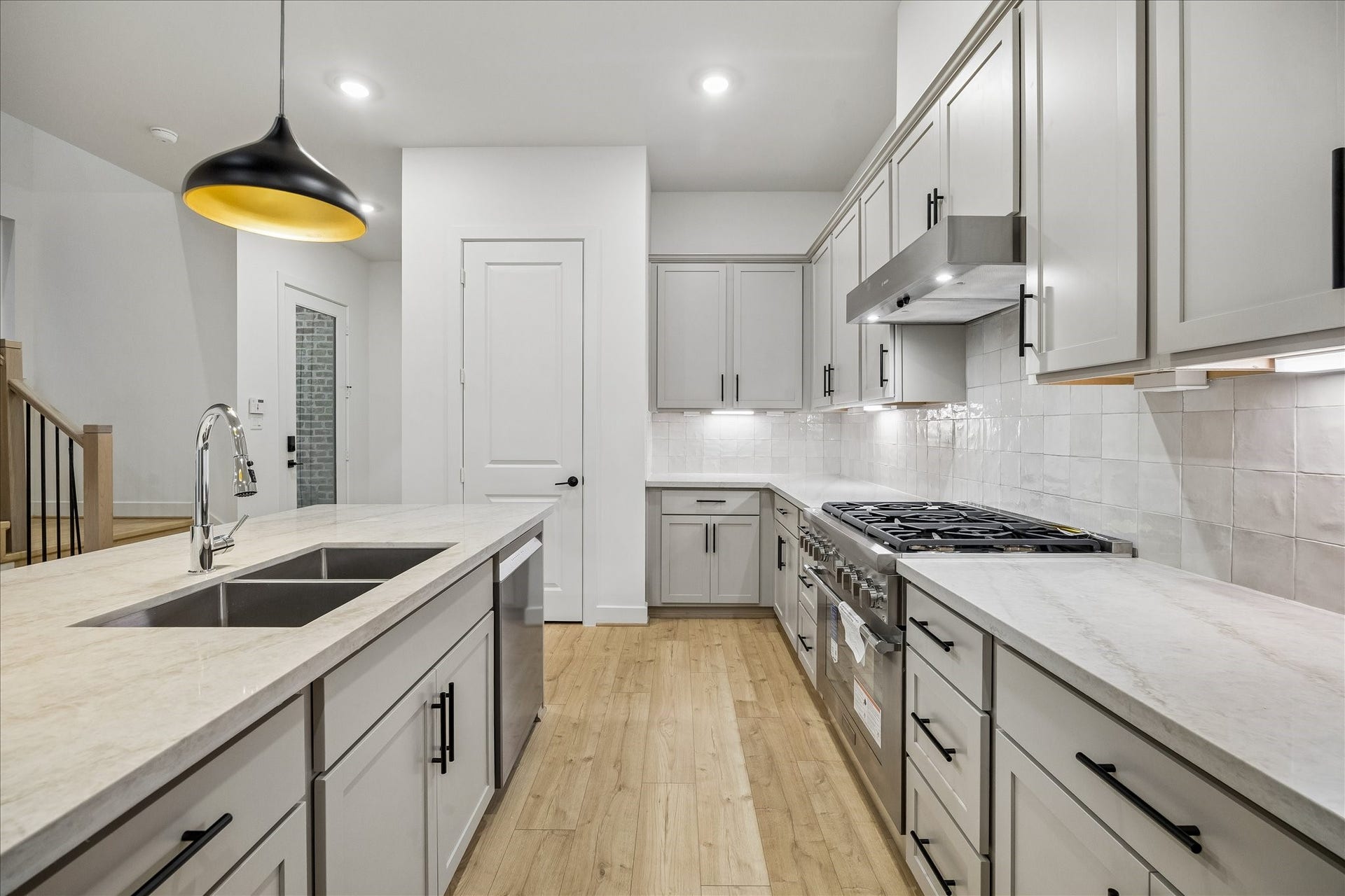 5018 Schuler Street, Houston, TX 77007 5018 Schuler Street, Houston, TX 77007