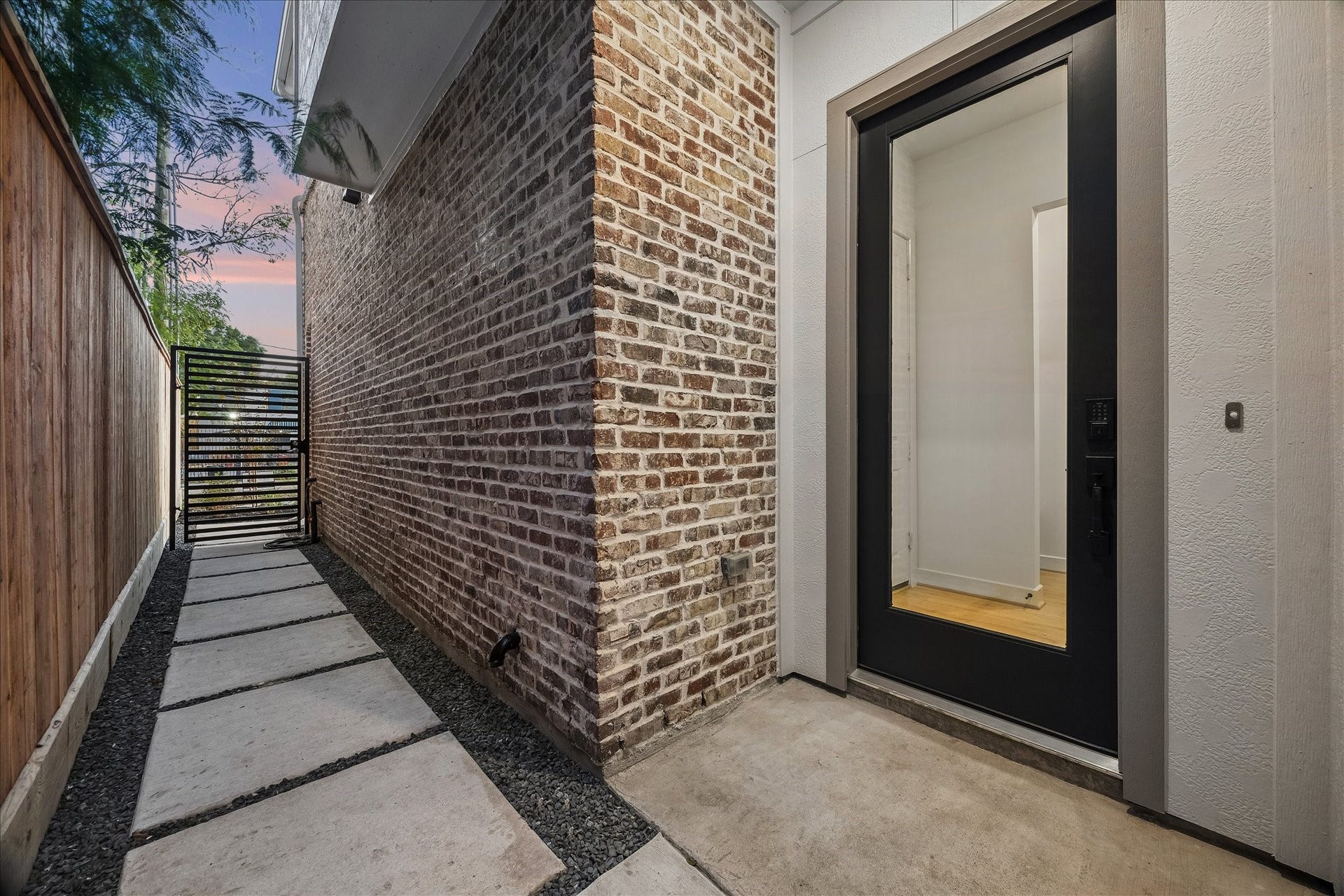 5018 Schuler Street, Houston, TX 77007 5018 Schuler Street, Houston, TX 77007
