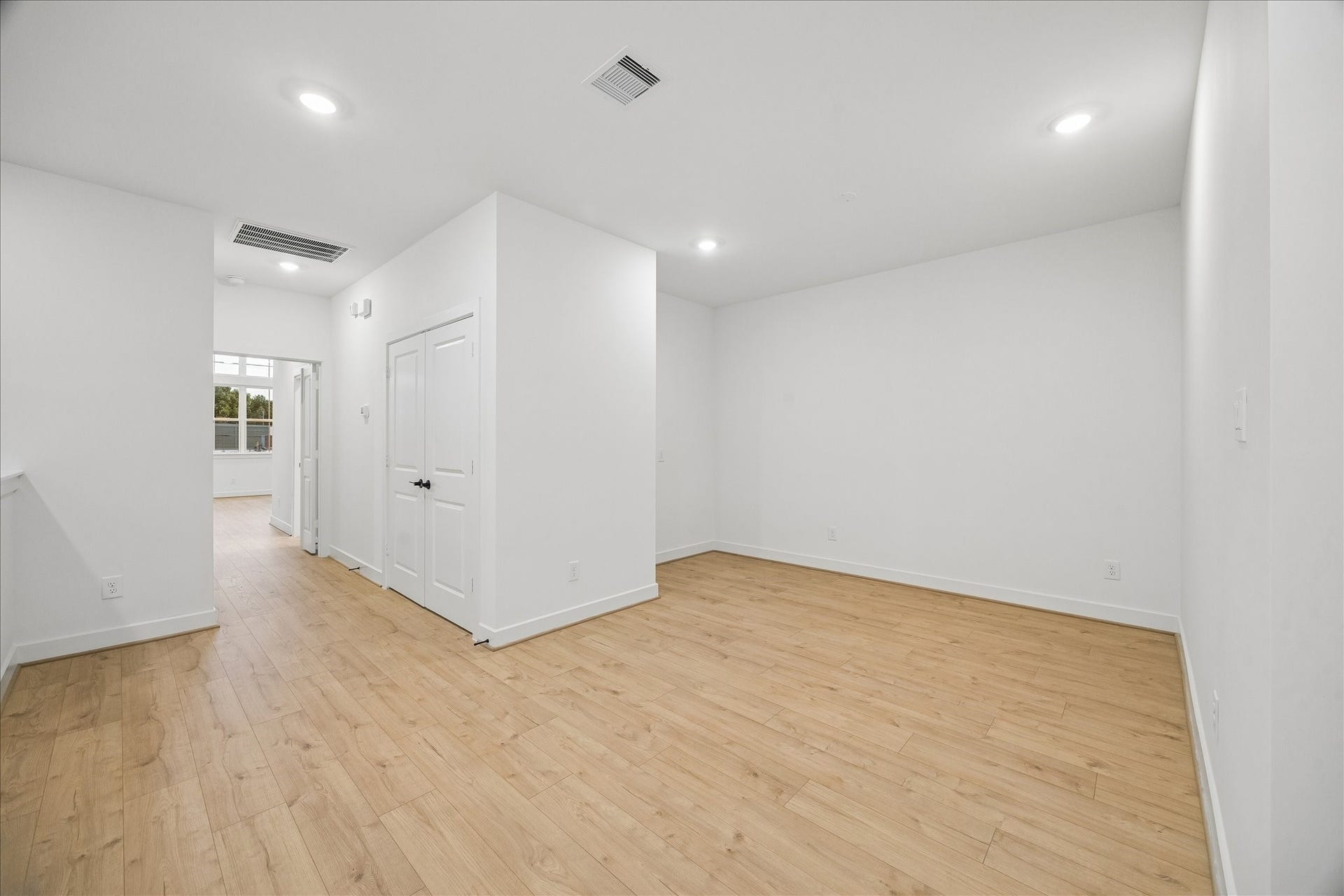 5018 Schuler Street, Houston, TX 77007 5018 Schuler Street, Houston, TX 77007