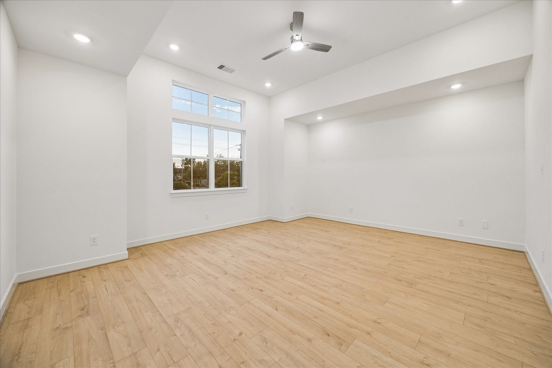 5018 Schuler Street, Houston, TX 77007 5018 Schuler Street, Houston, TX 77007
