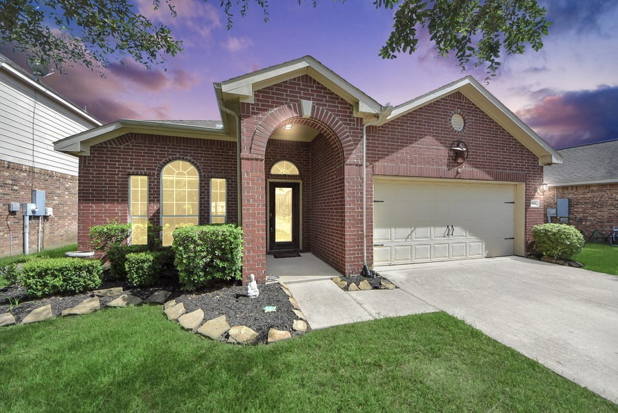 Property photo for 6611 Hawkins Hill Lane, Dickinson, TX