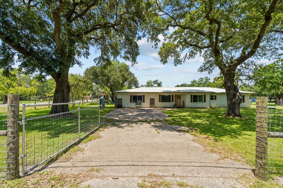 Property photo for 14914 Ash Street, Santa Fe, TX