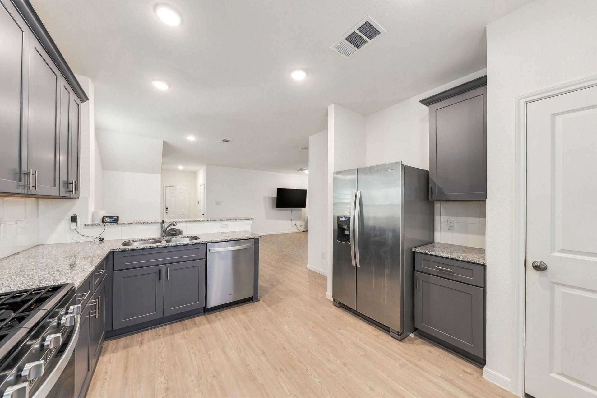 24526 Red Hawthorn Trace, Porter, TX 77365 Kitchen