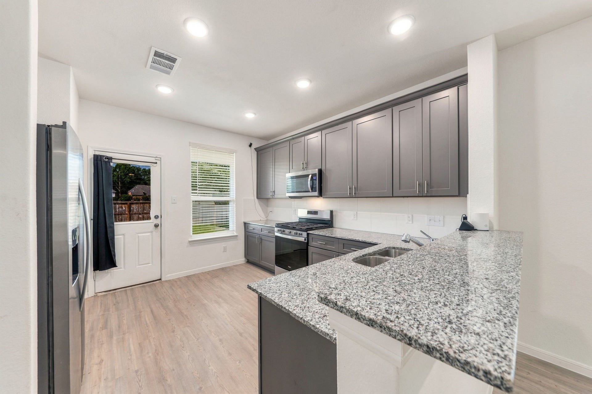 24526 Red Hawthorn Trace, Porter, TX 77365 Kitchen