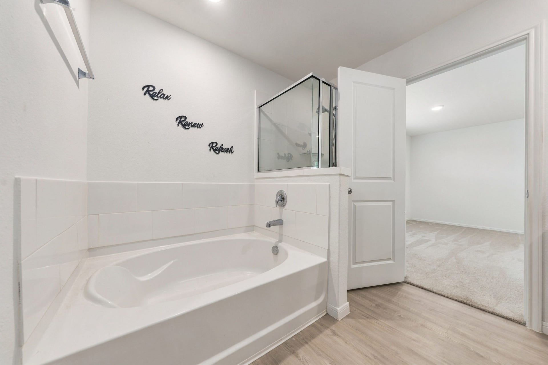 24526 Red Hawthorn Trace, Porter, TX 77365 Primary Bathroom