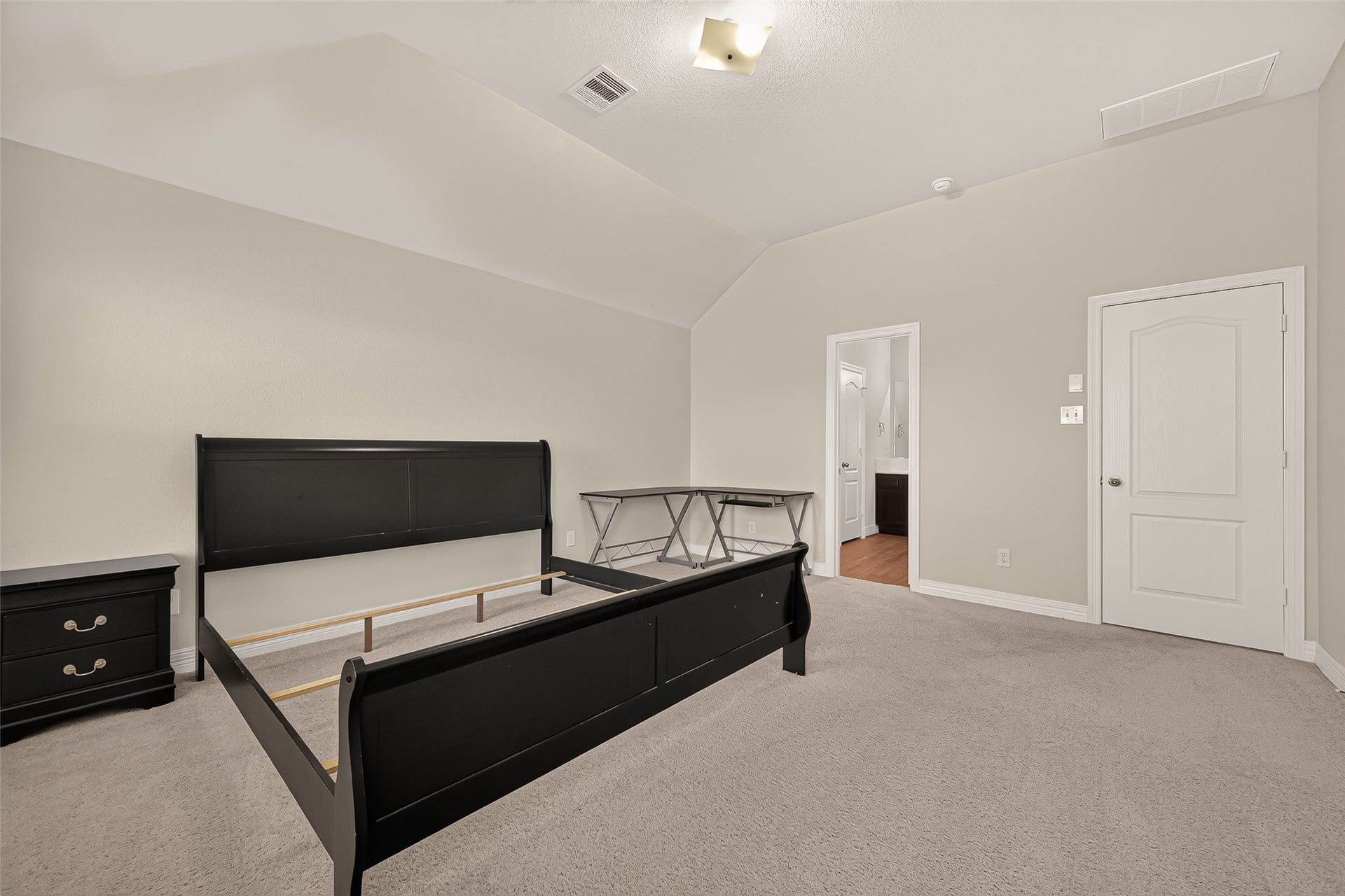 7423 Sunlit Harbor Drive, Cypress, TX 77433 The bedroom furniture is available to remain with the property if desired by the buyer.