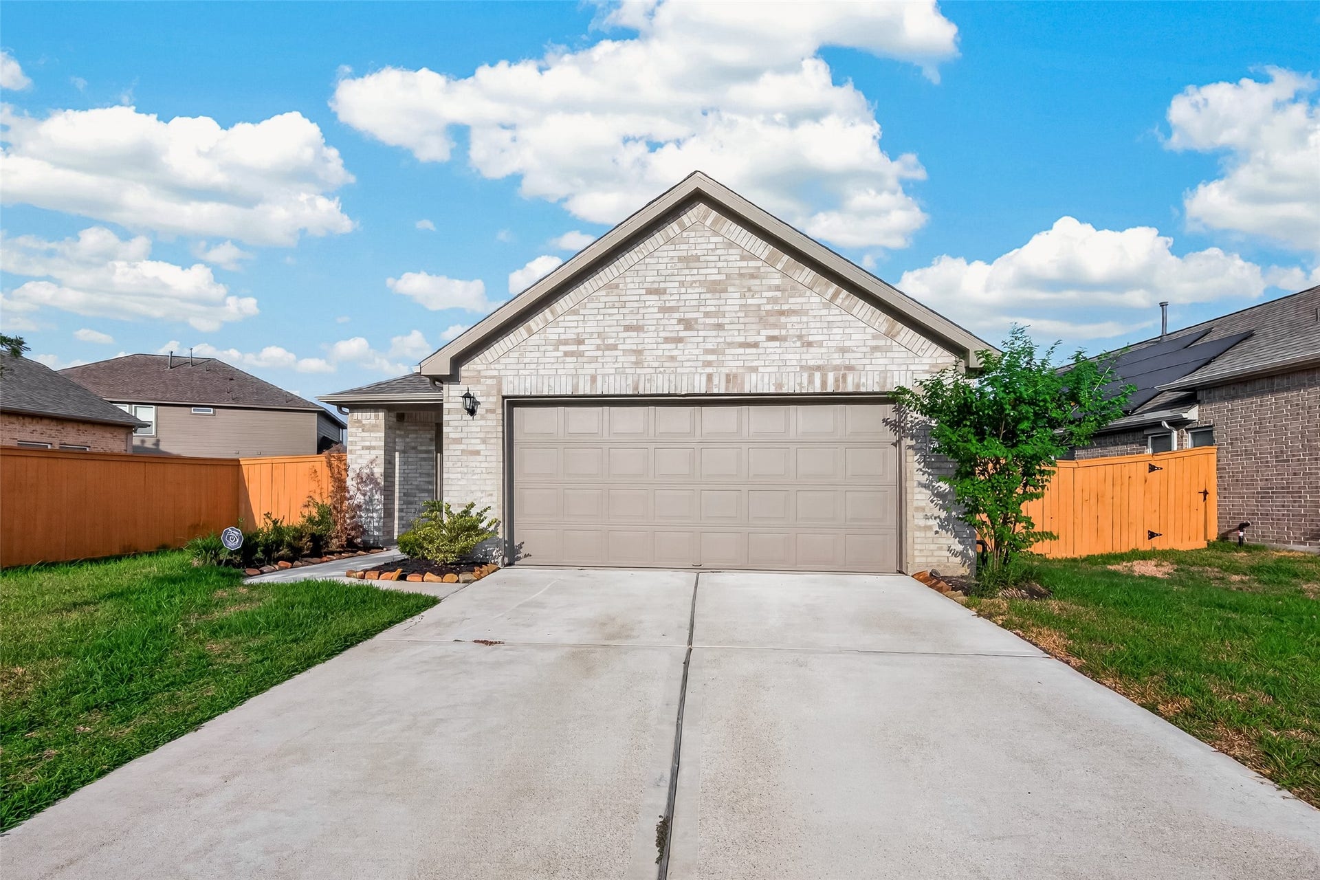 7423 Sunlit Harbor Drive, Cypress, TX 77433 Welcome home