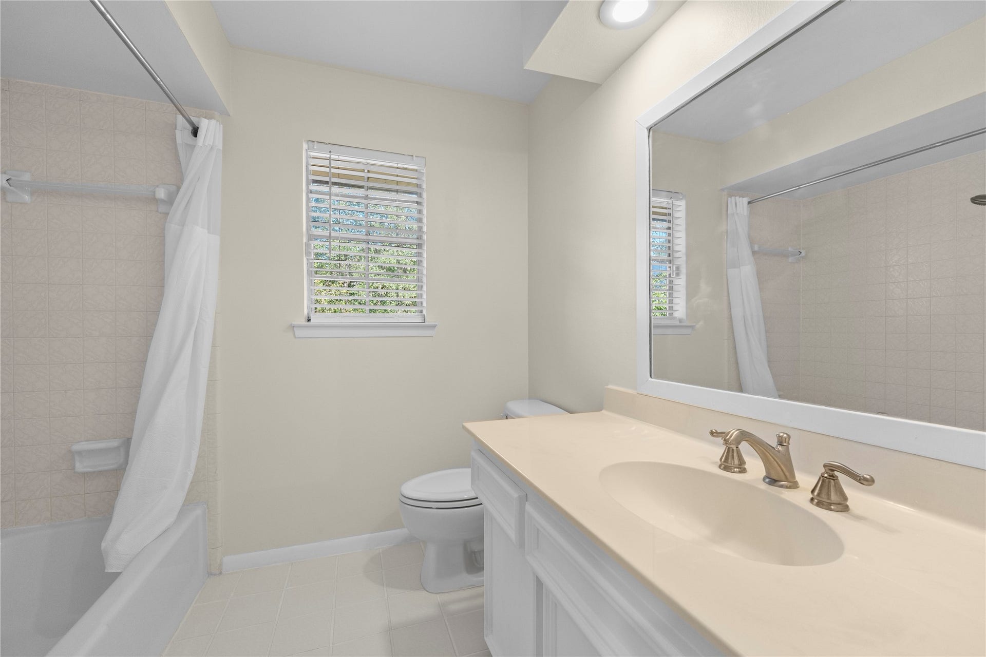 Hallway Full Bathroom