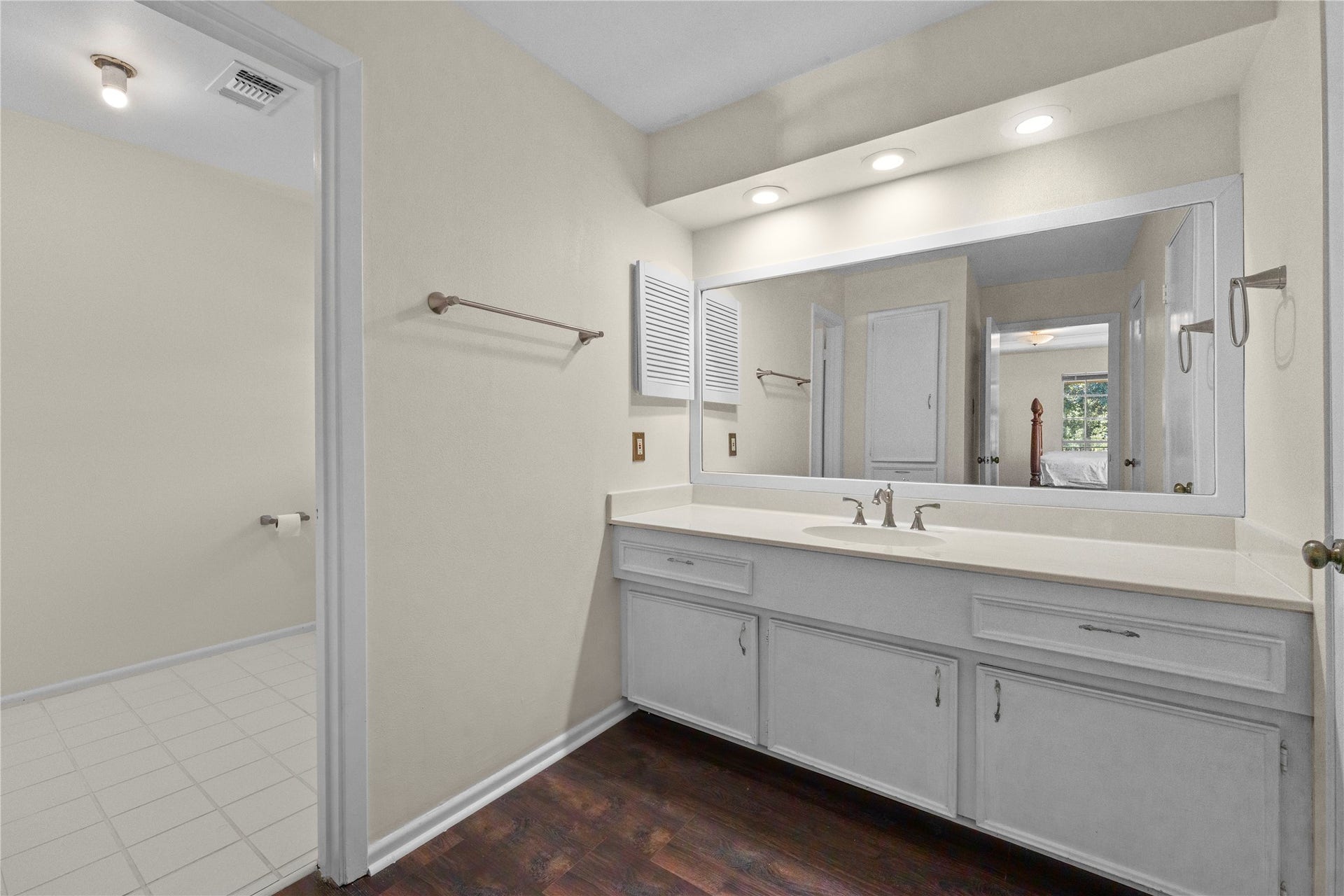 Ensuite Master Bathroom