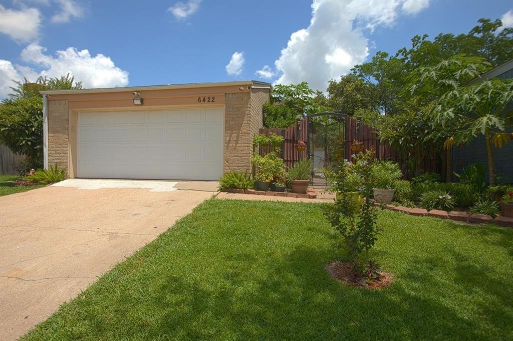 6422 Ivyknoll Dr, Houston, TX 77035