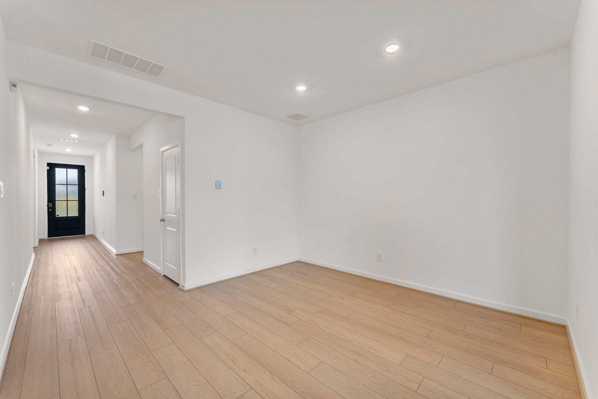 Hallway & dinning area