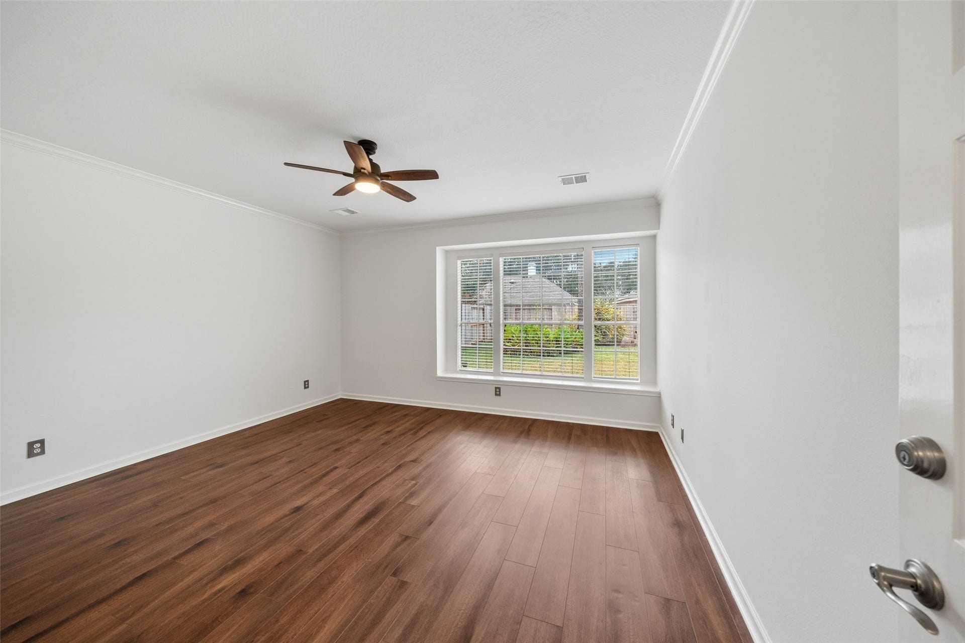 1123 Summer Brook, Sugar Land, TX 77479 Natural light fills the space, enhancing the open and airy feel of this private retreat. Double doors lead to the en-suite bath, adding a touch of elegance and separationcreating a suite designed for both relaxation and convenience.