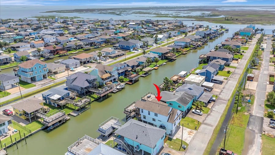 Property photo for 28 Dolphin Street, Bayou Vista, TX