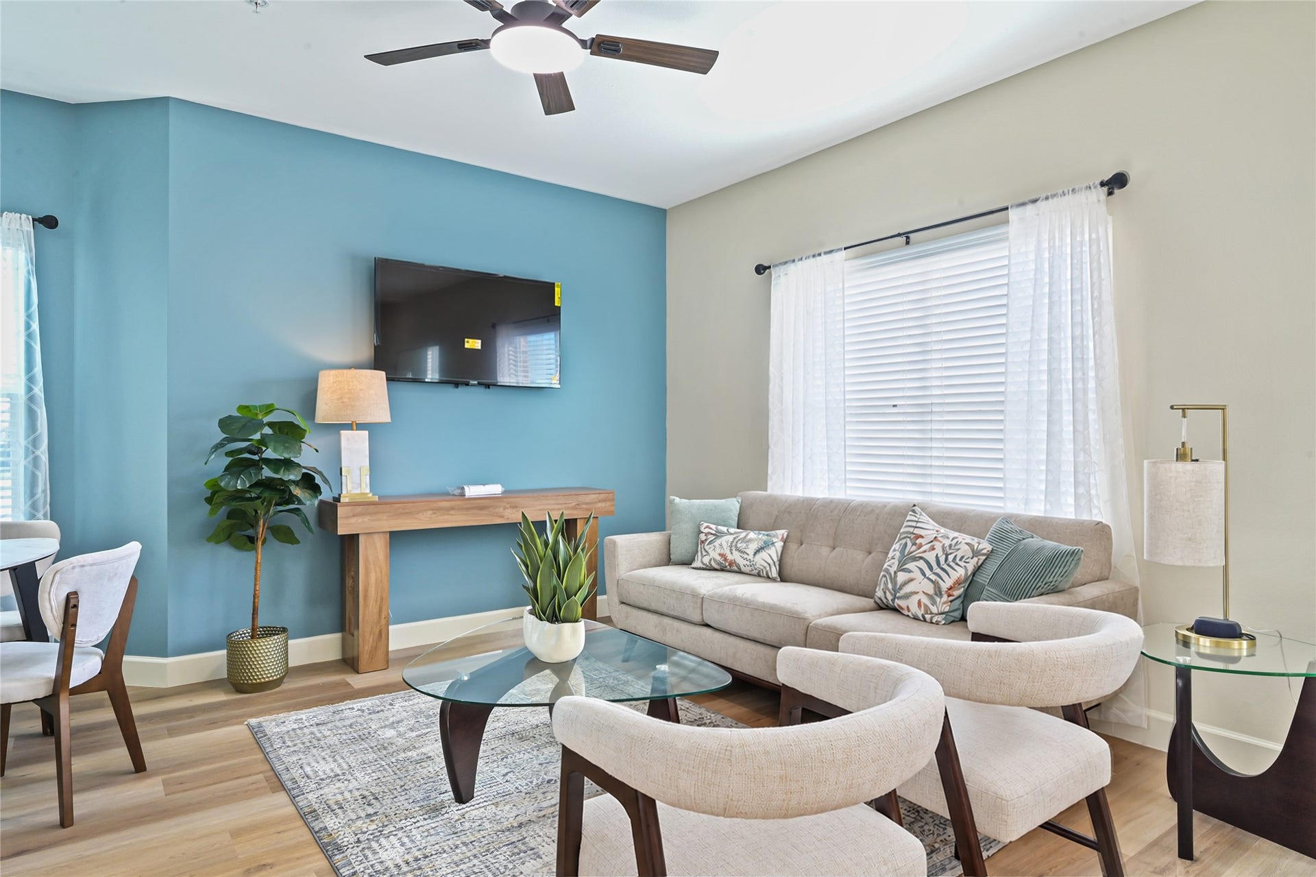 500 Legacy, #401, Alvin, TX 77511 Living space