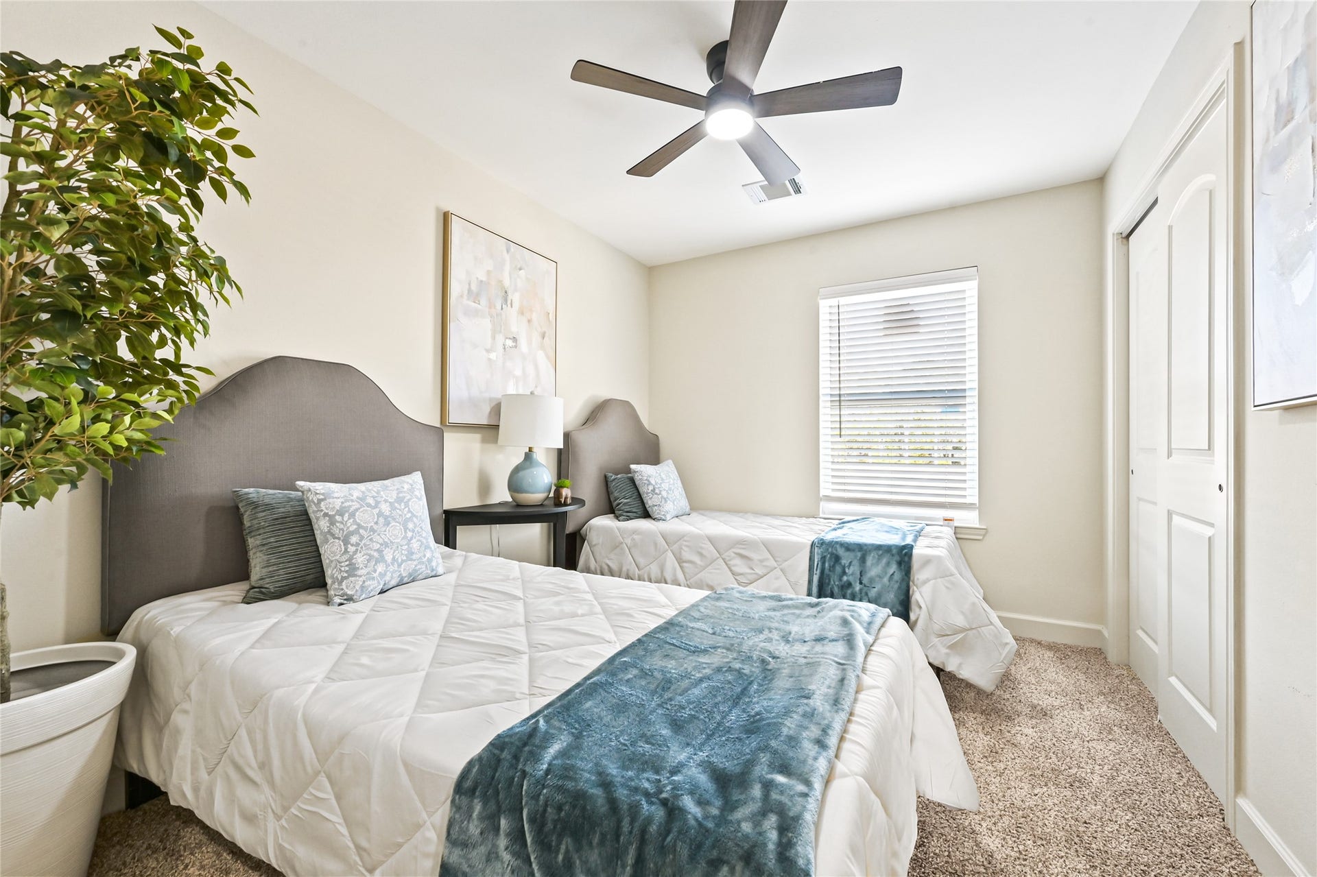500 Legacy, #401, Alvin, TX 77511 And another room