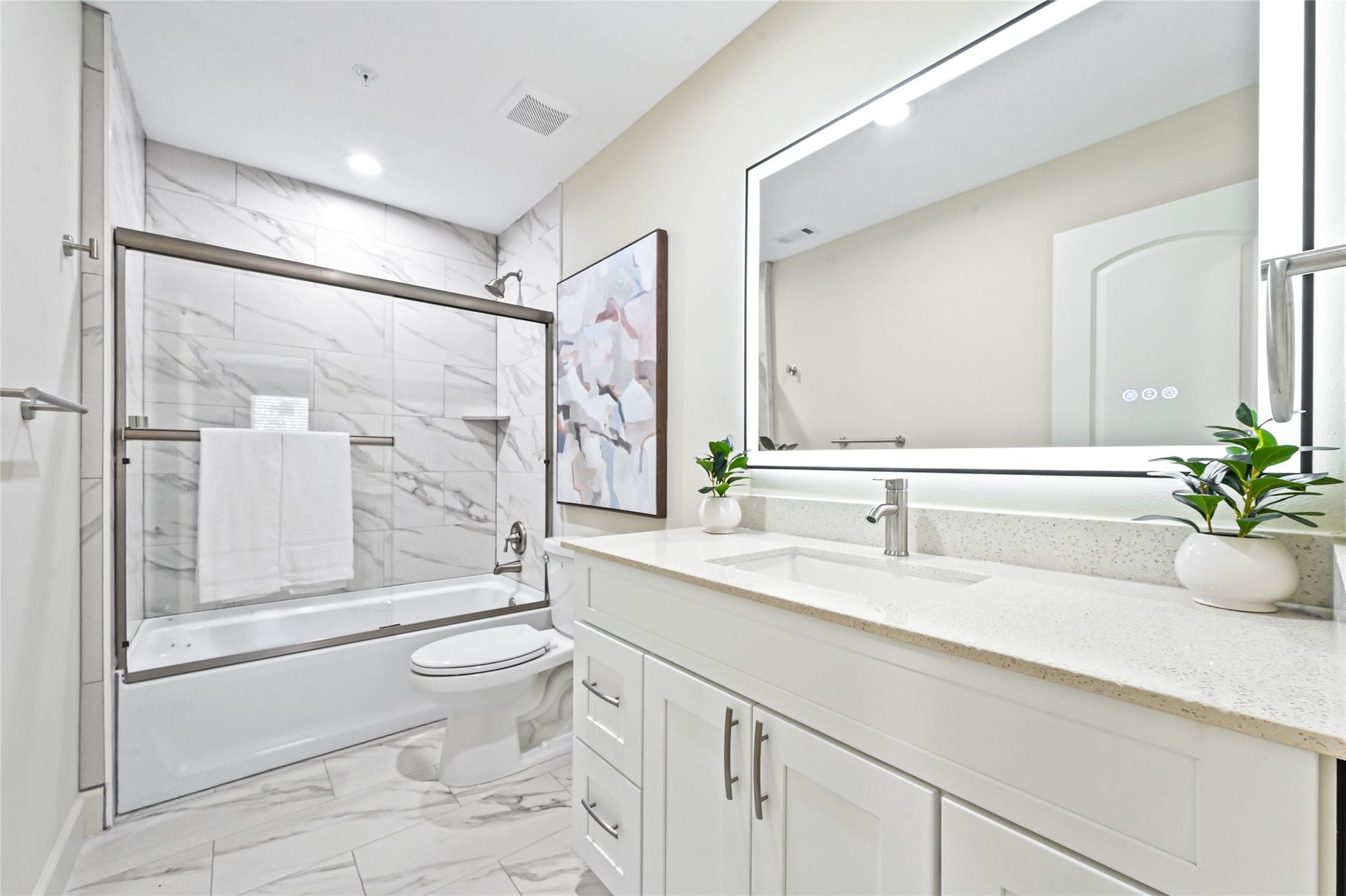 500 Legacy, #401, Alvin, TX 77511 Hall Bath