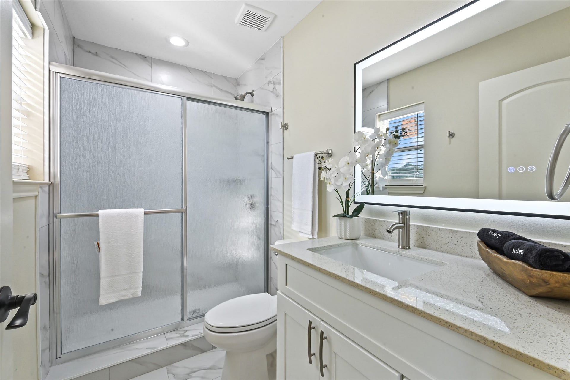 500 Legacy, #401, Alvin, TX 77511 Full Bathroom