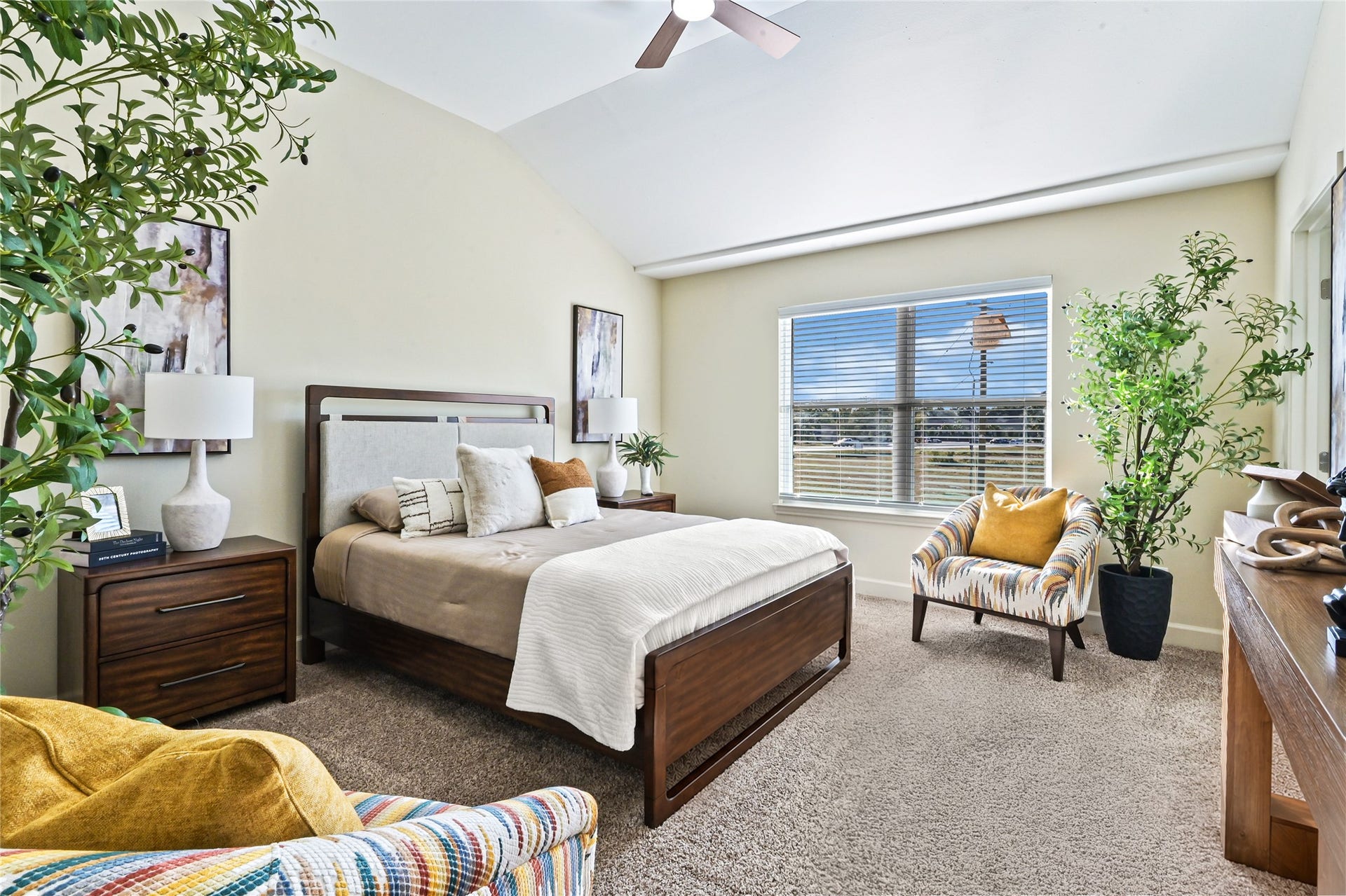 500 Legacy, #401, Alvin, TX 77511 Luxurious space in Primary Room