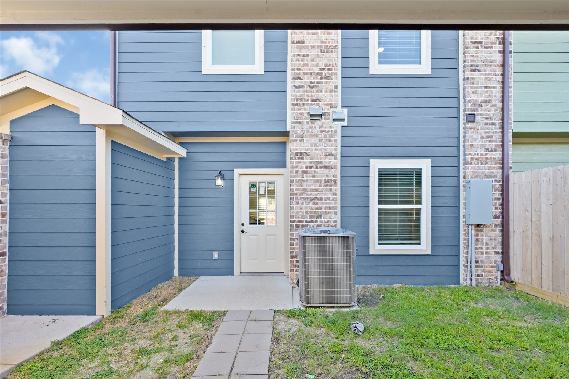 500 Legacy, #401, Alvin, TX 77511 Outdoor space from garage to back door
