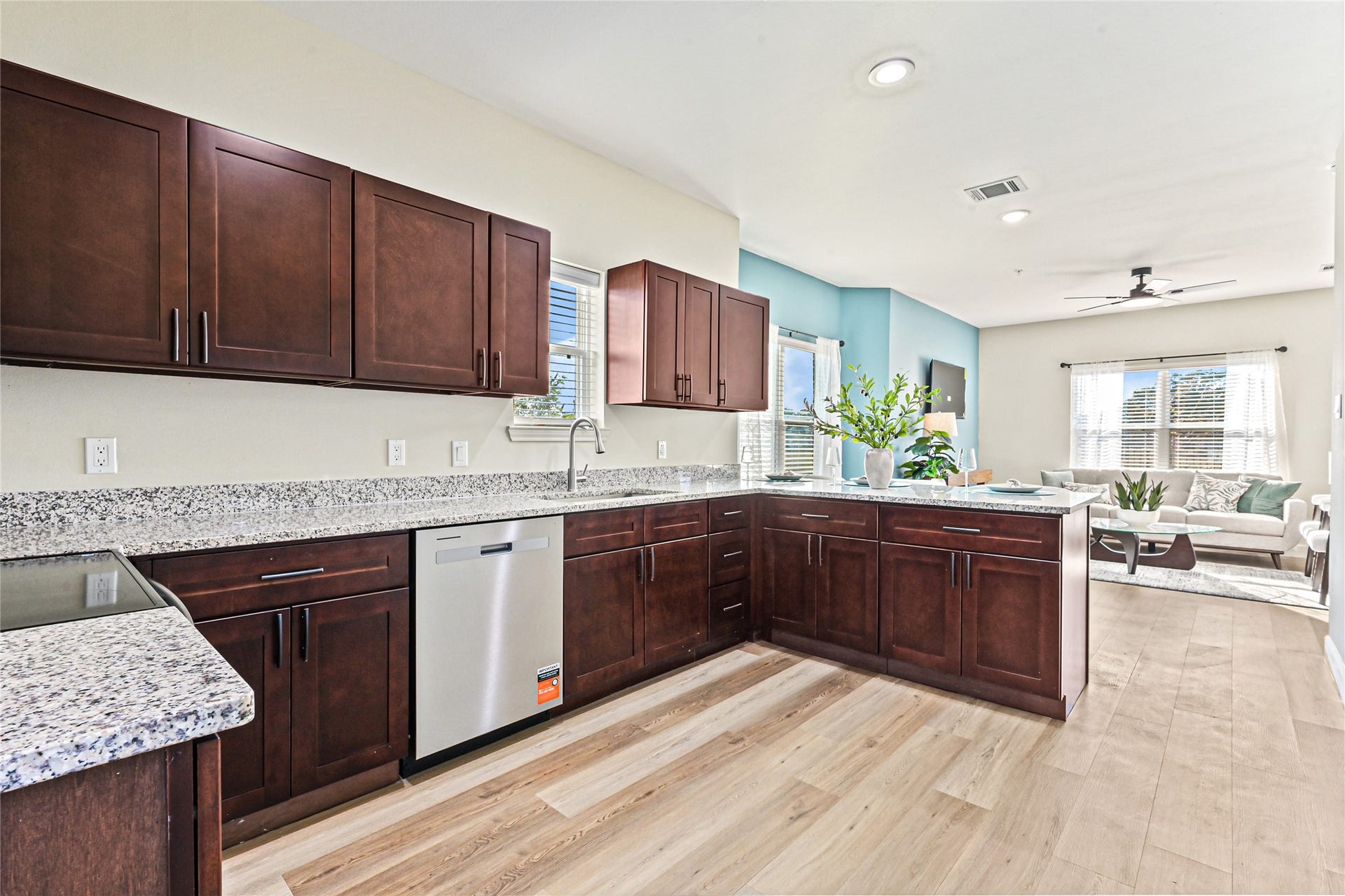 500 Legacy, #401, Alvin, TX 77511 Another view