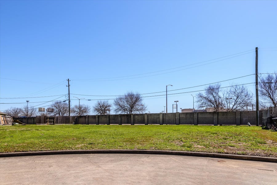 Property photo for 4014 England Court Court E, Houston, TX