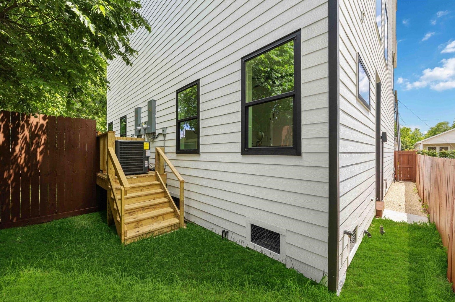 3103 Lelia Street, #B, Houston, TX 77026 Listing photos are of a neighboring unit and include professional staging. Staging, furniture, and dcor are not included with the property. Photos are intended to showcase the floor plan and design; actual finishes may vary.