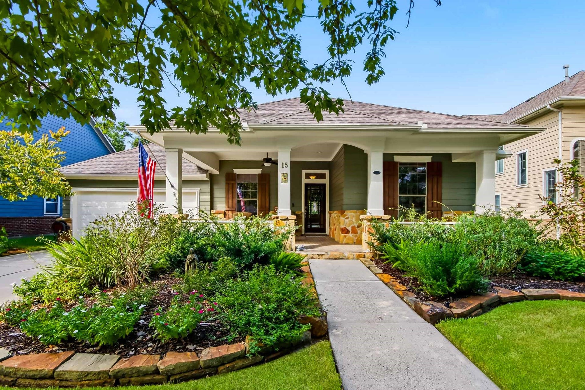 15 S Mews Wood Court, The Woodlands, TX 77381 15 S Mews Wood Court, The Woodlands, TX 77381