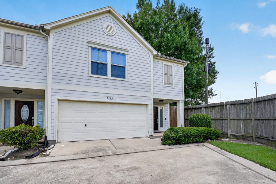 Property photo for 2735 Woodridge Manor Drive, Houston, TX