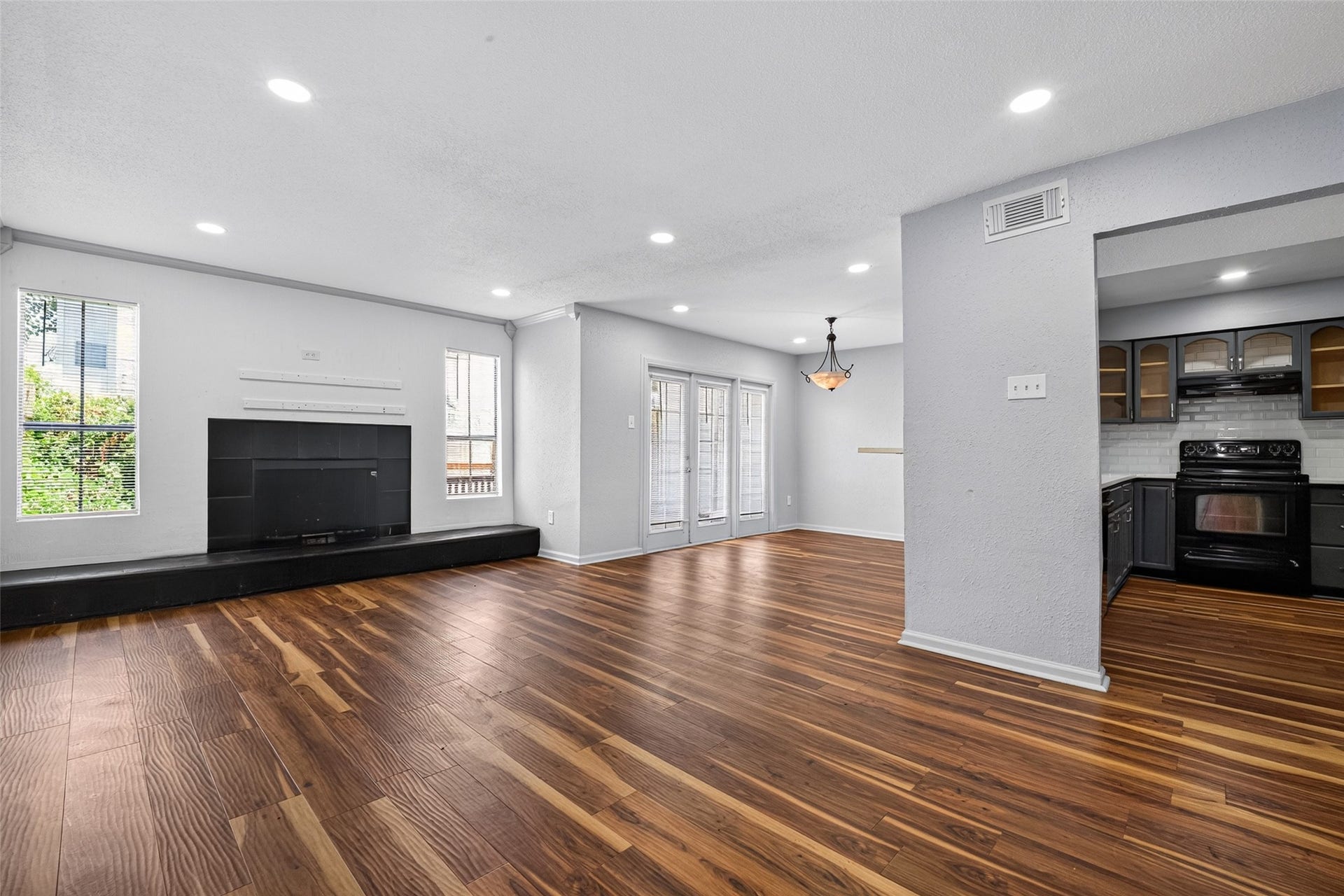 7365 Antoine Drive, Houston, TX 77088 Living Room