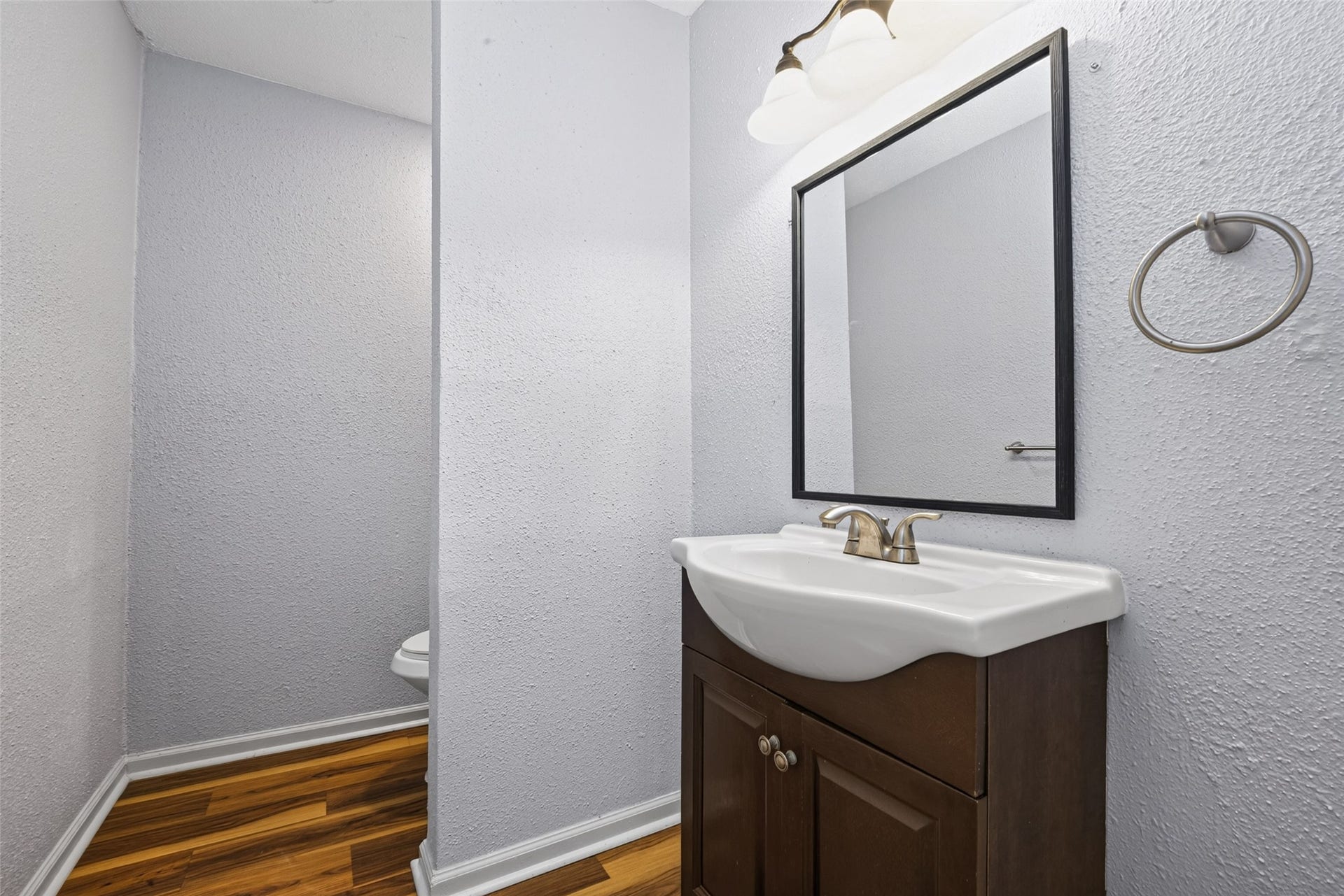 7365 Antoine Drive, Houston, TX 77088 Half bathroom 1st floor