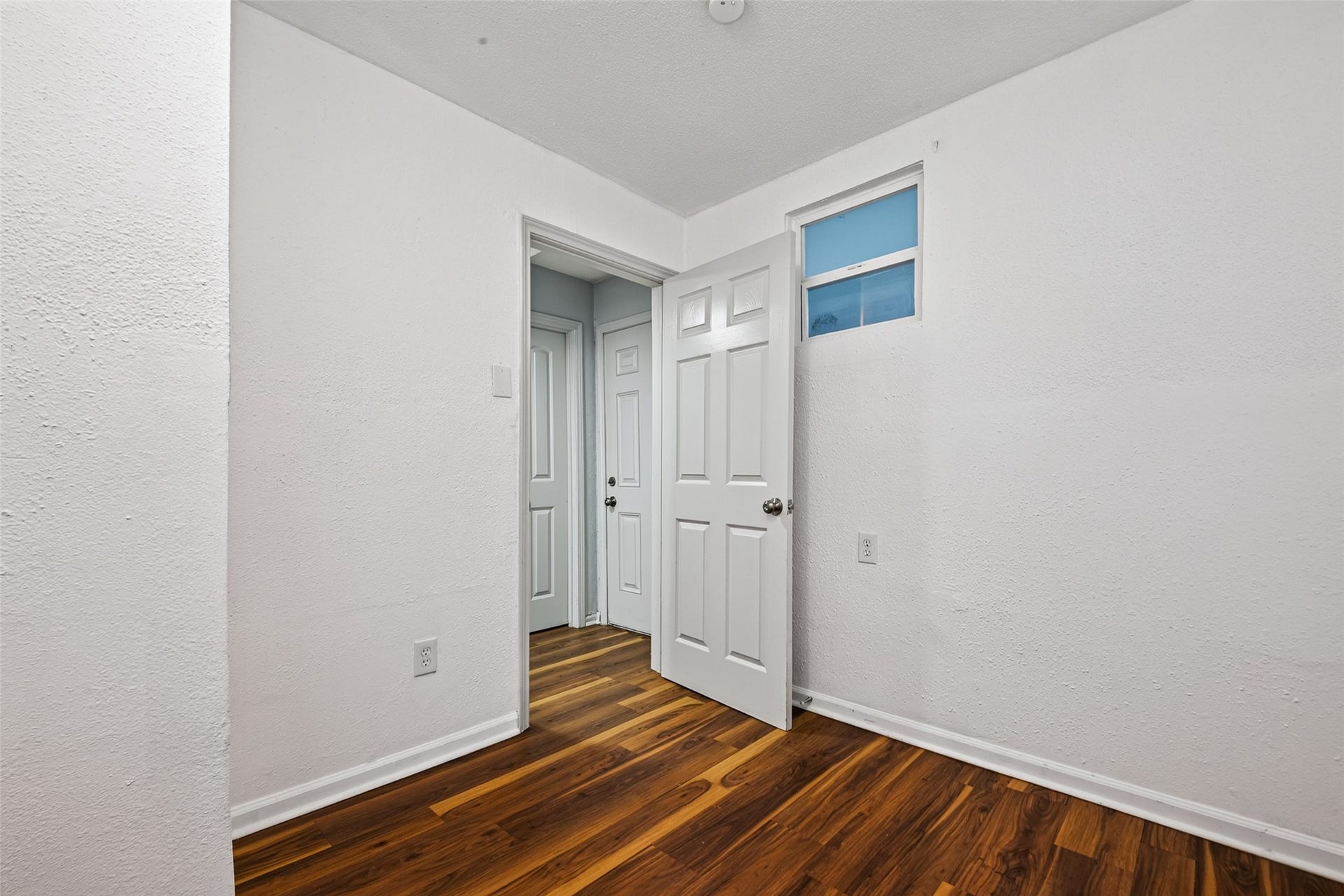7365 Antoine Drive, Houston, TX 77088 office/studio/extra room