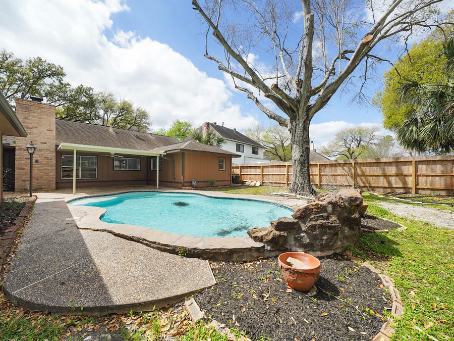 Property photo for 14202 Piping Rock Lane, Houston, TX