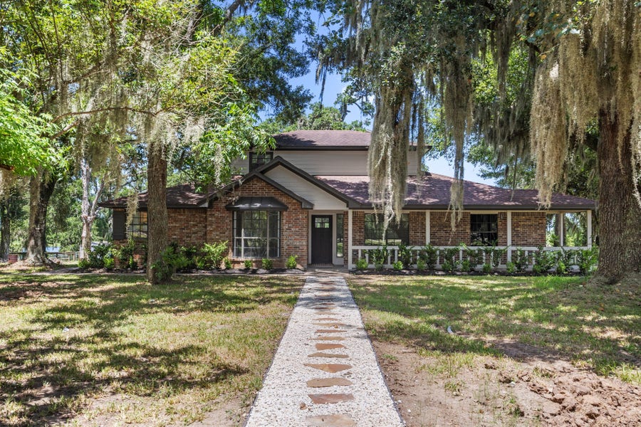 Property photo for 21802 Lake View Road, Damon, TX