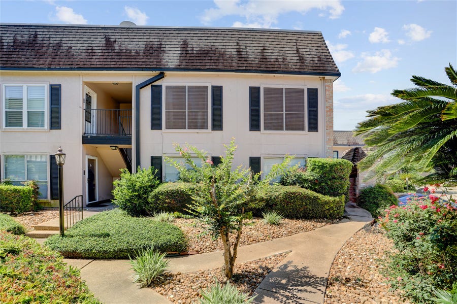 Property photo for 1807 Stoney Brook Drive, #204, Houston, TX