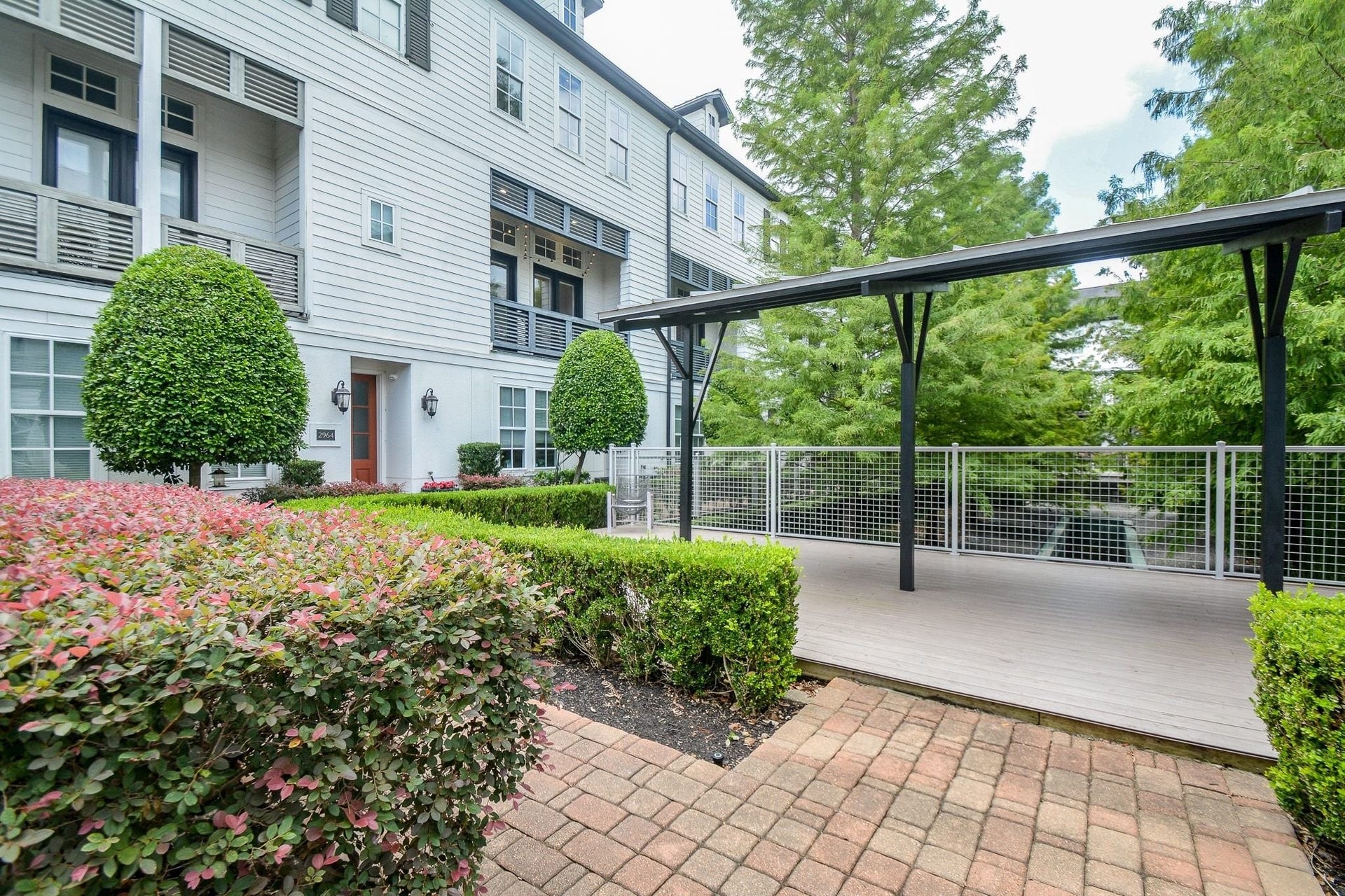 2960 Rusk Street, Houston, TX 77003 Welcome to 2960 Rusk! Located in the amazing EADO area. 3 bedrooms, 3.5 bathrooms