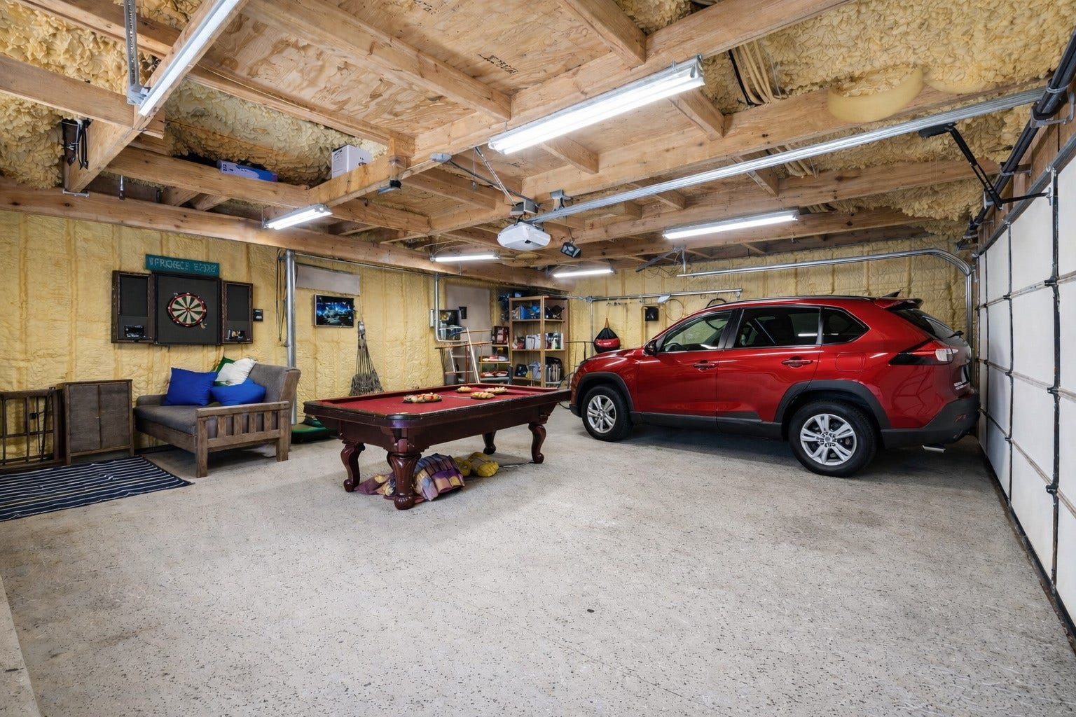 9007 Avebury Stone Circle, Missouri City, TX 77459 Ample space to comfortably park a vehicle with room to spare.