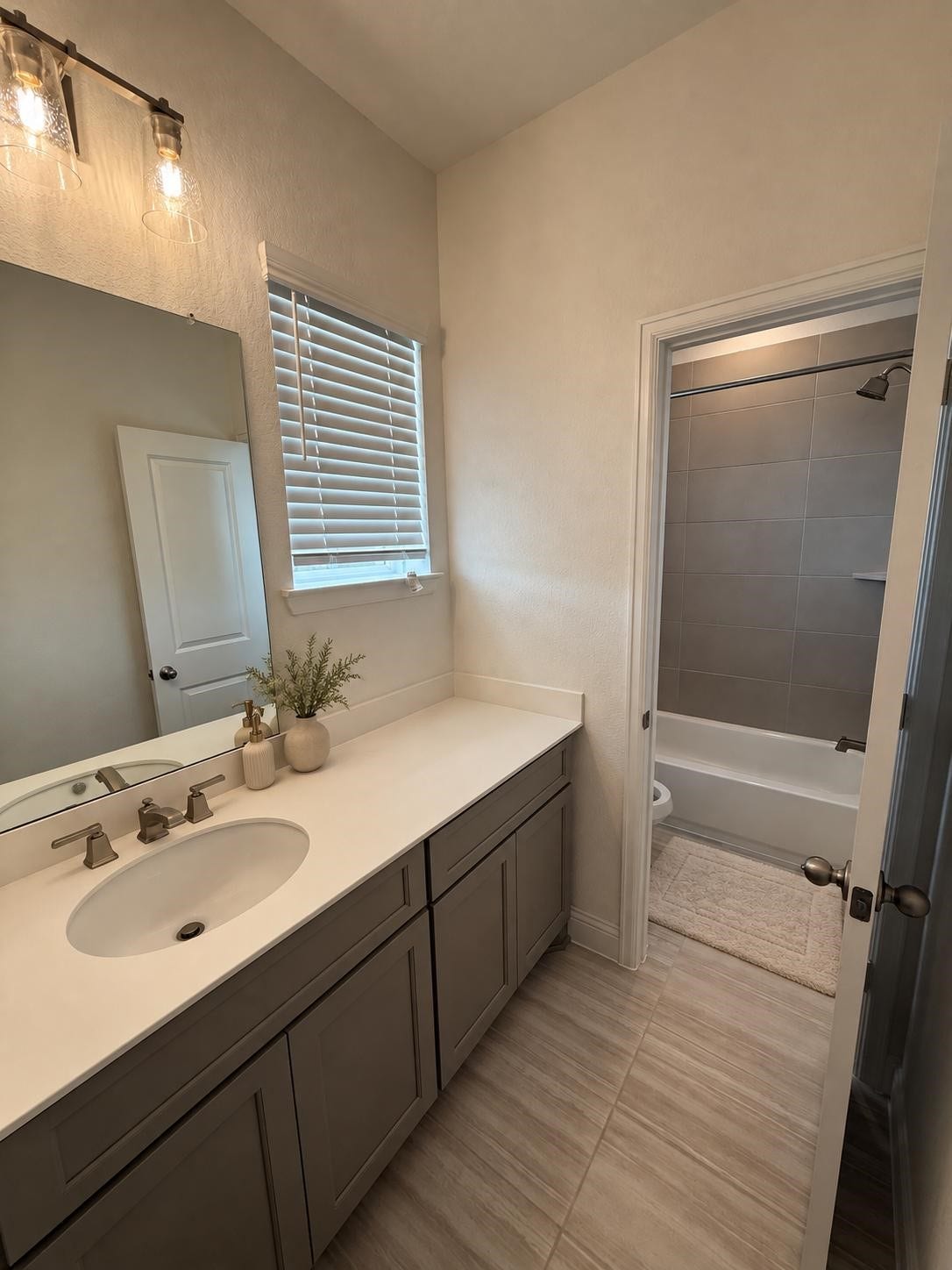 2319 Myrtle Manor Lane, Katy, TX 77493 Bathroom 2