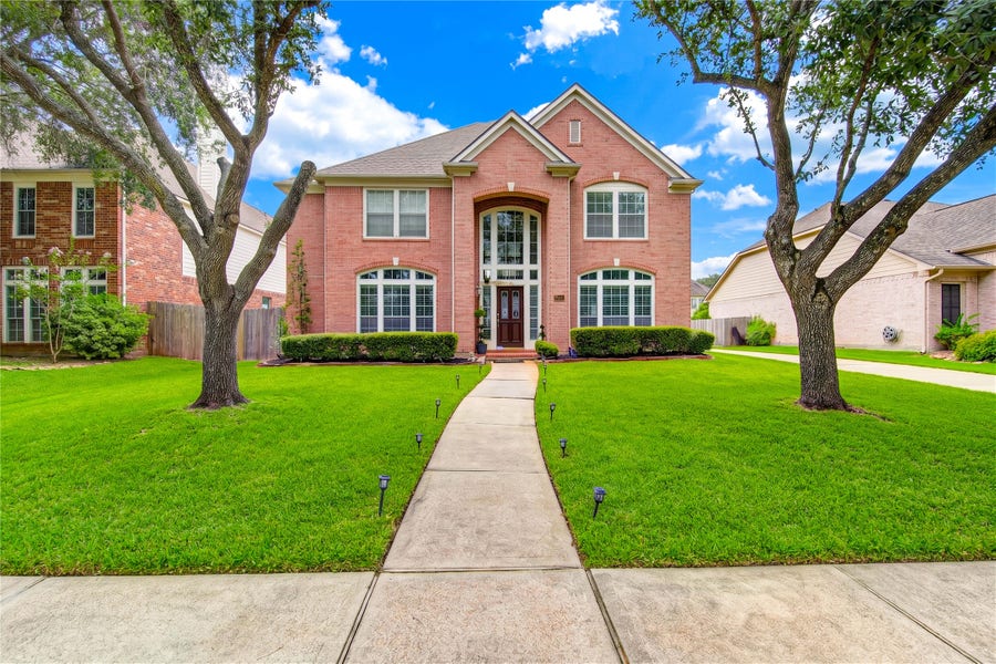Property photo for 5911 Canyon Brook Court, Sugar Land, TX
