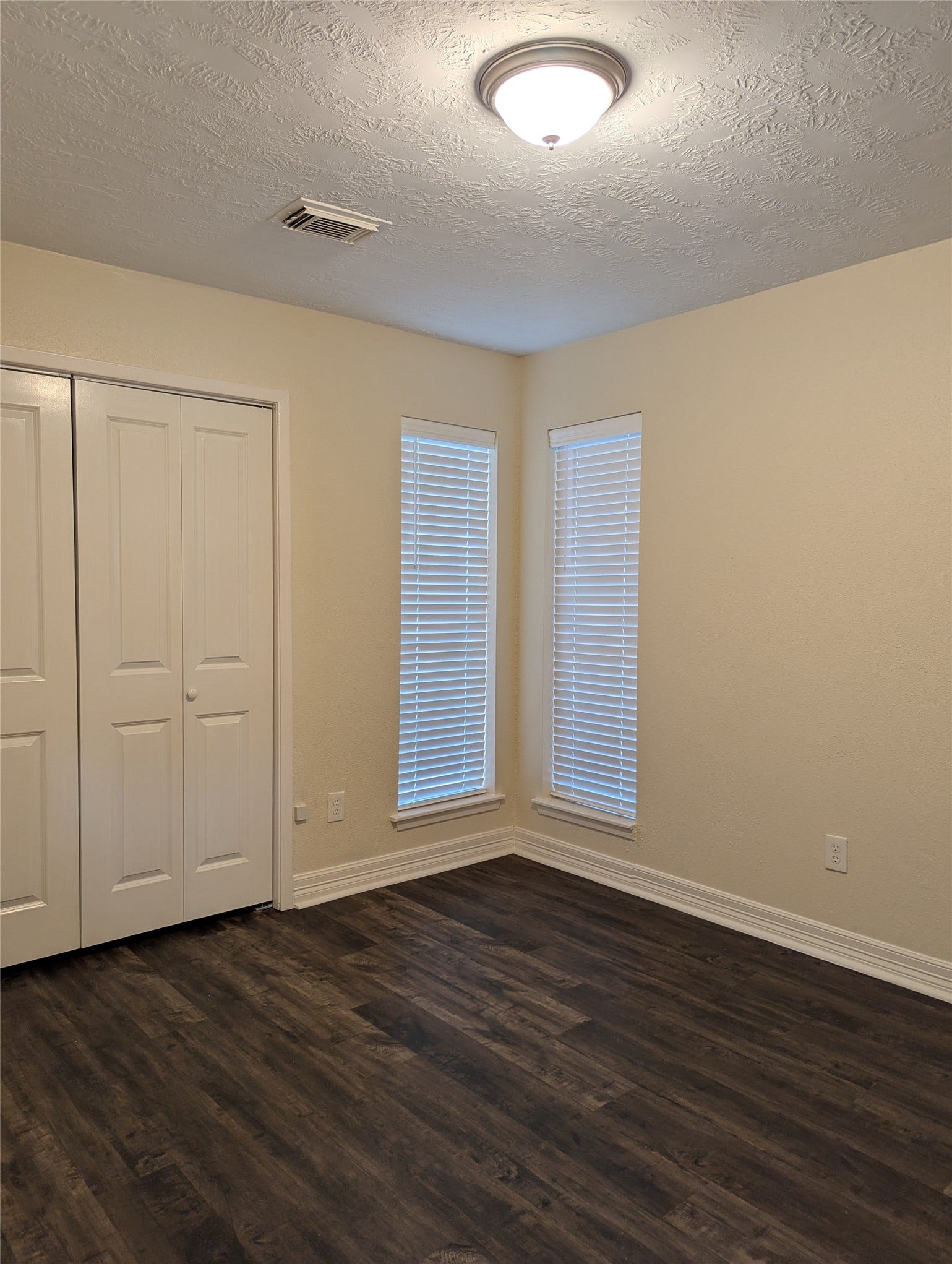 1601 Live Oak Hollow Street, Pearland, TX 77581 Bedroom
