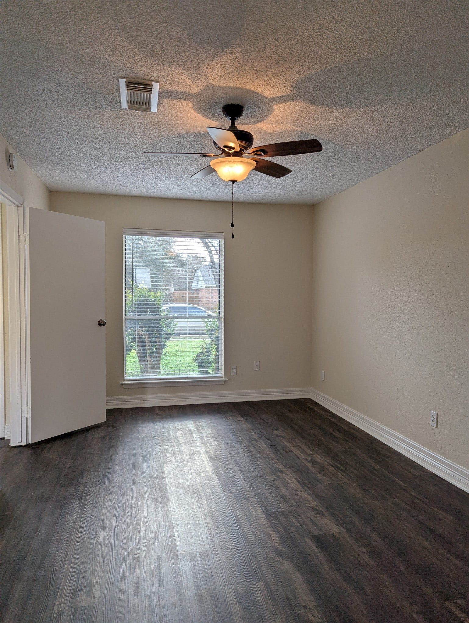 1601 Live Oak Hollow Street, Pearland, TX 77581 Bedroom