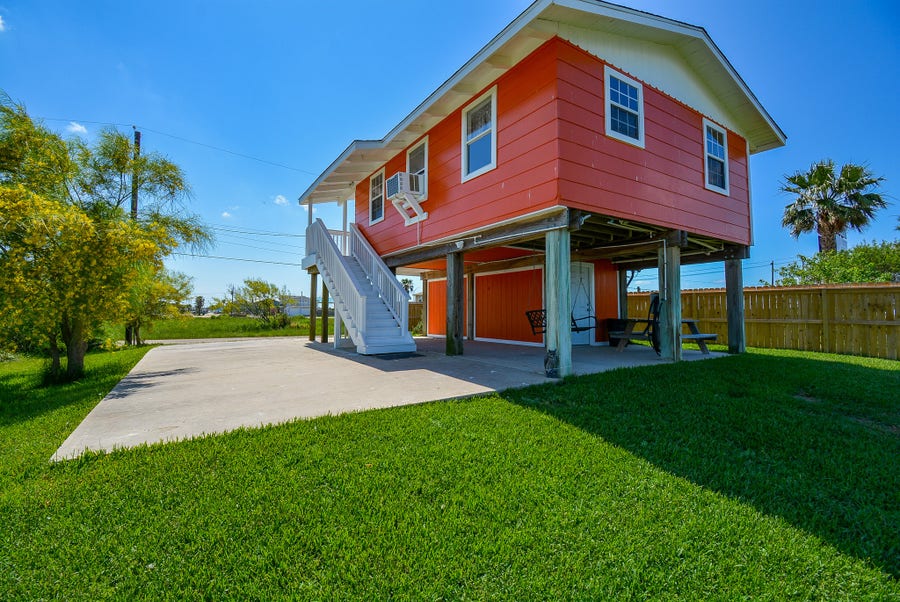 Property photo for 7120 E Hunter Dr, Hitchcock, TX