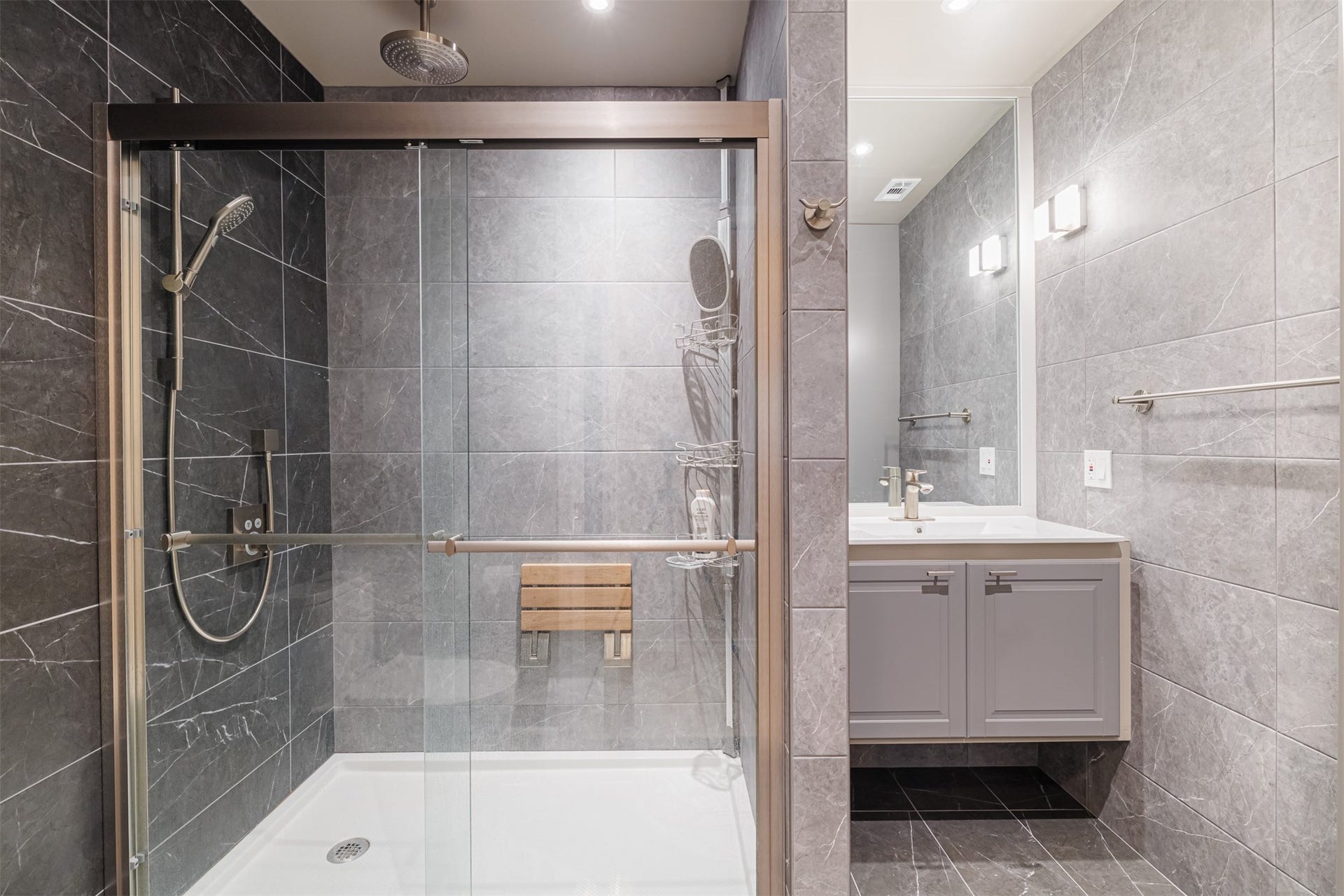 519 E Hillary Circle, Sugar Land, TX 77498 Bath #2
