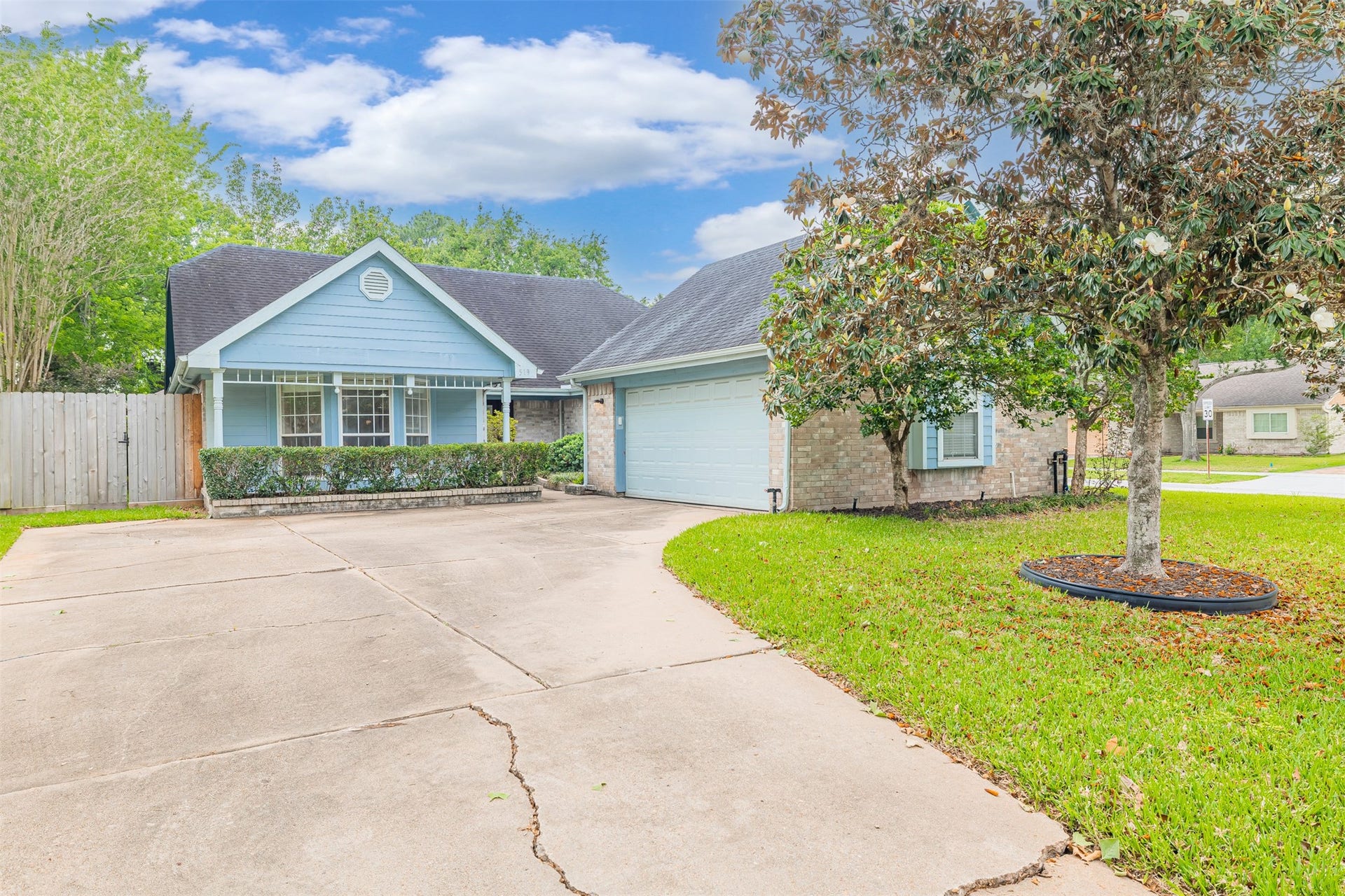 519 E Hillary Circle, Sugar Land, TX 77498 Beautifully updated 3-bedroom, 2-bath home on a spacious corner lot with a 2-car attached garage!