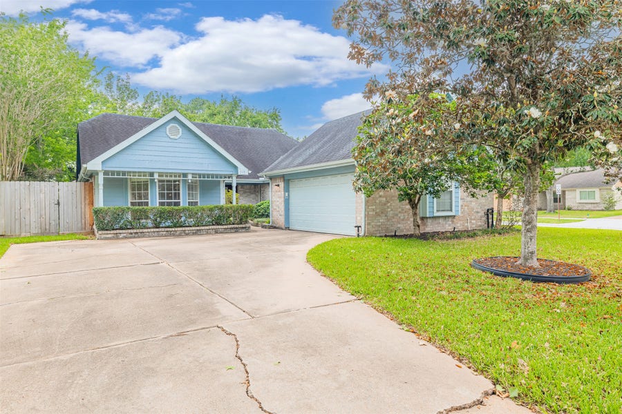 Property photo for 519 E Hillary Circle, Sugar Land, TX