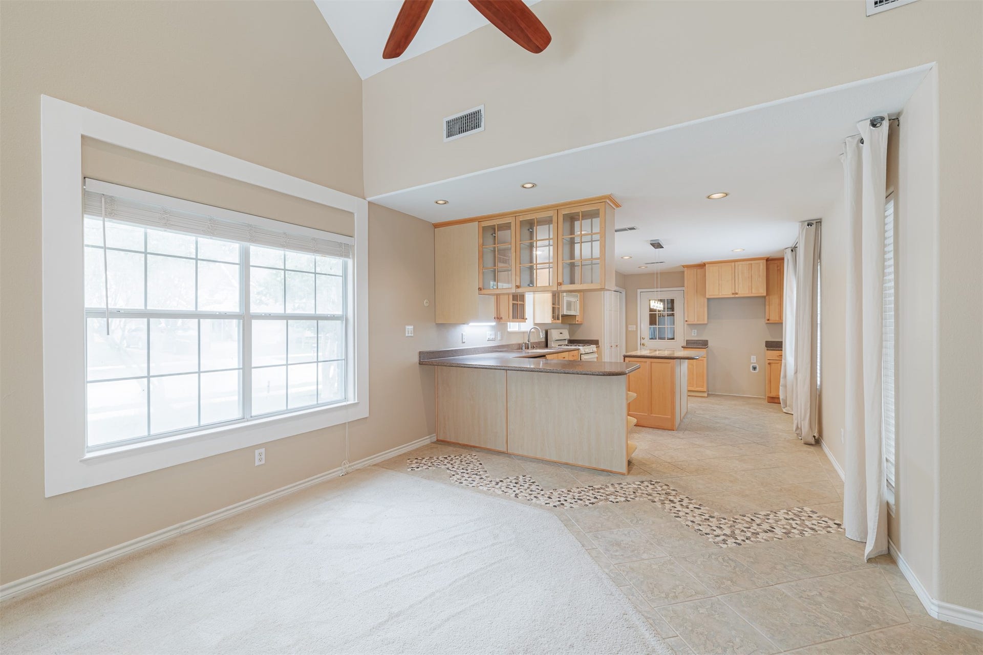 519 E Hillary Circle, Sugar Land, TX 77498 Dining area is open to the kitchen.