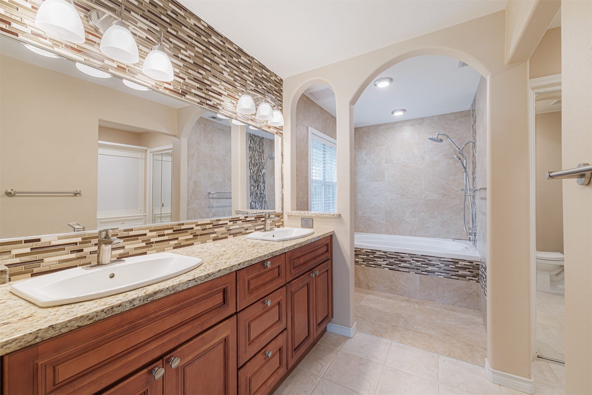 519 E Hillary Circle, Sugar Land, TX 77498 Spa-like ensuite bath with dual sinks and a walk-in closet