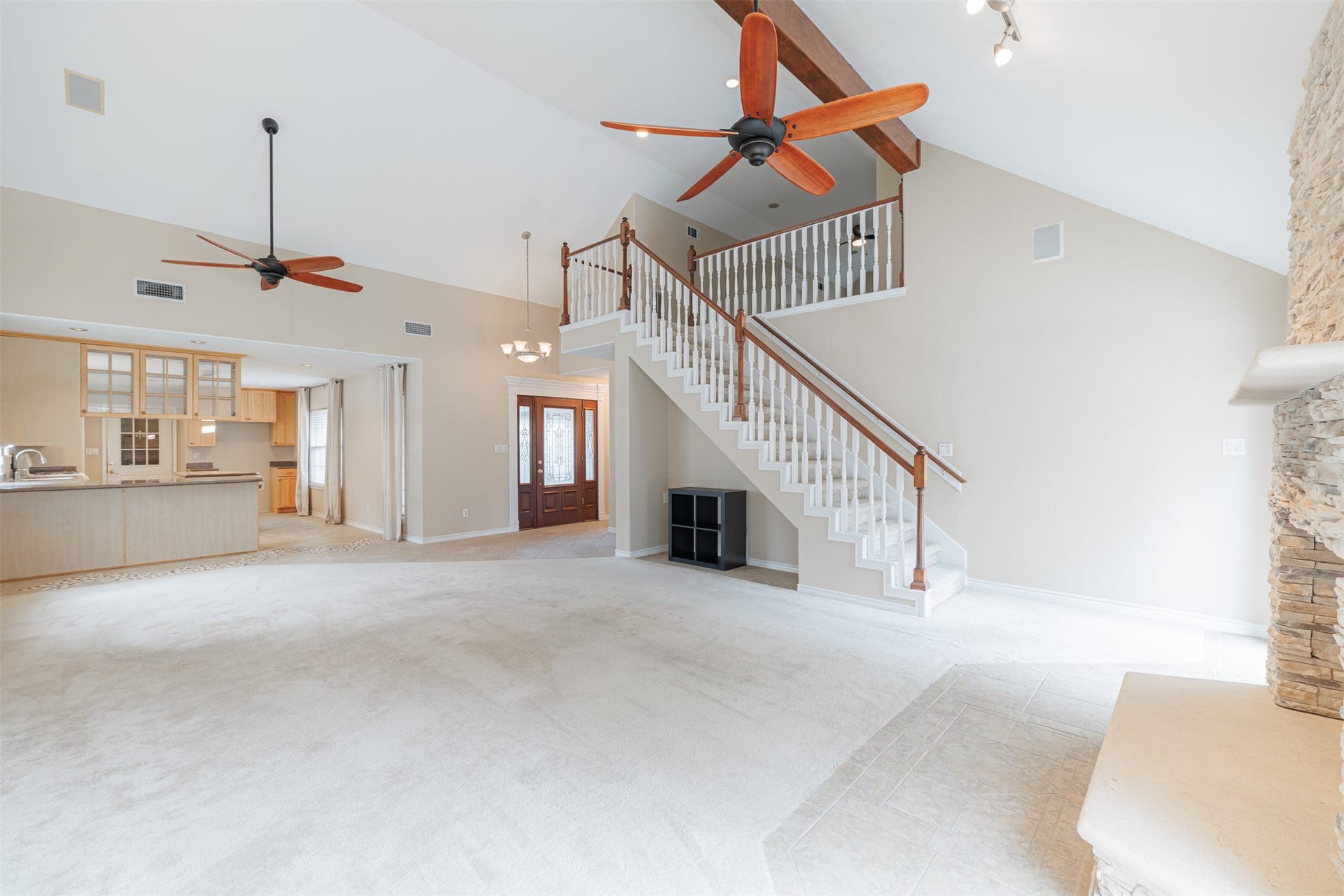 519 E Hillary Circle, Sugar Land, TX 77498 The open dining area flows seamlessly between the family room and kitchen, ideal for everyday living and entertaining.